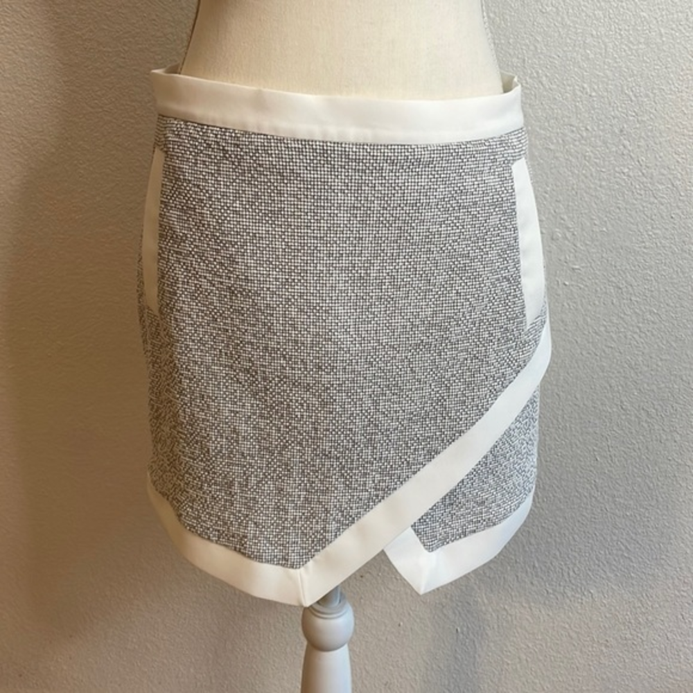 Banana‎ Republic White & Black Mini Skirt